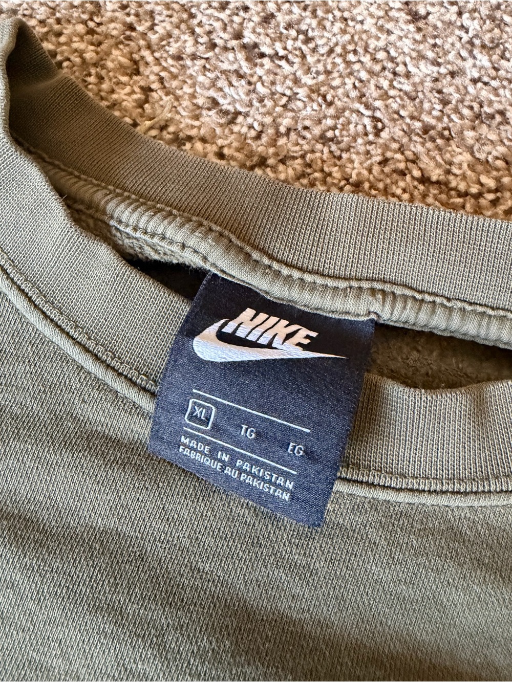 Nike Olive Green Cropped Crewneck Sweatshirt Size XL - Picture 2 of 7